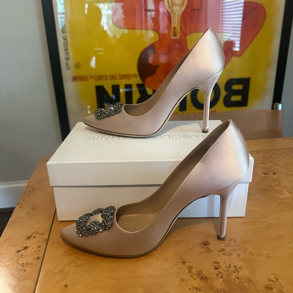 MANOLO BLAHNIK Hangisi 105mm Satin High-Heel Pumps in color "Flesh" - Picture 5 of 7